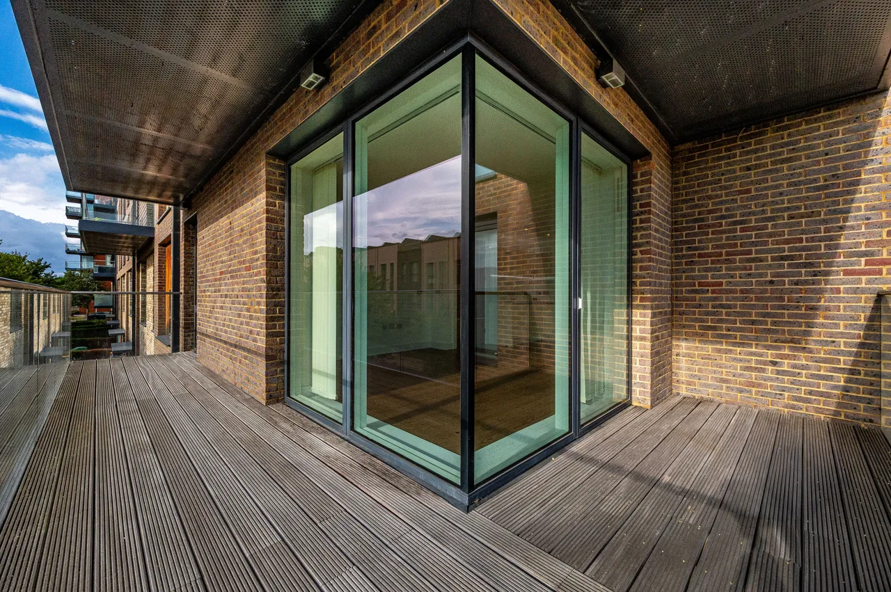 Flat 71, Merlin Court, 26 Handley Drive, London, photo 4