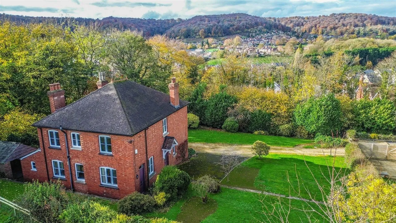 4 bed house to rent, Drake Lane, Dursley, GL11