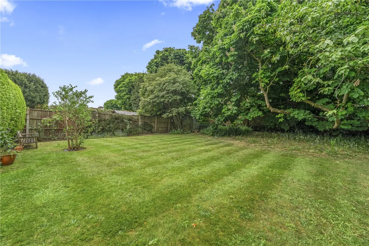 Udney Park Road, Teddington, TW11 9BG, photo 3