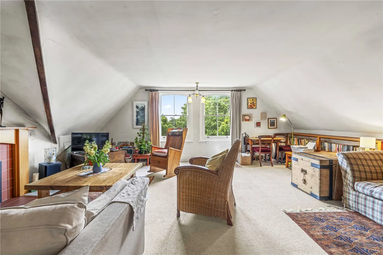 Udney Park Road, Teddington, TW11 9BG, photo 4