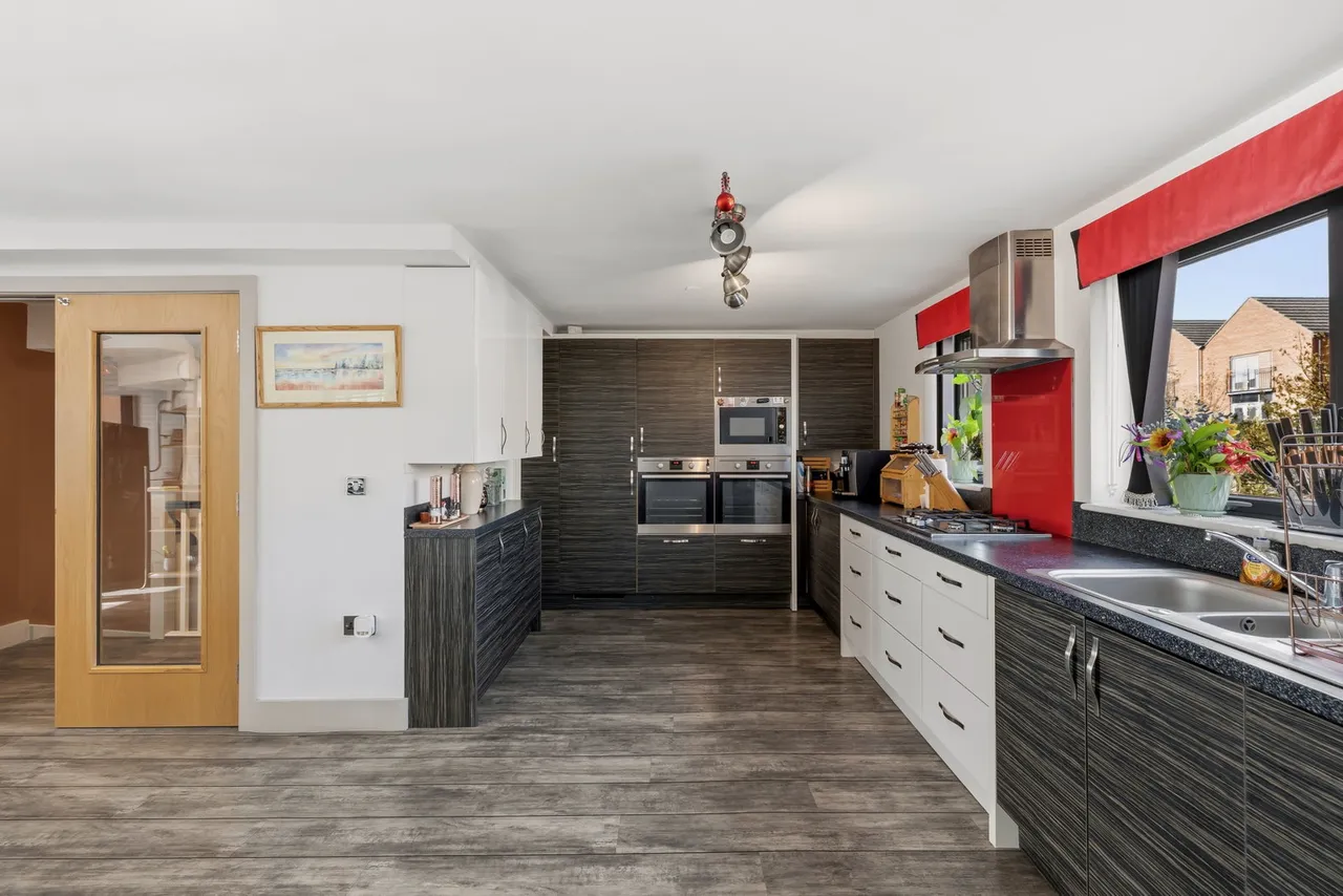 Langdon Road, Swansea, SA1, photo 17