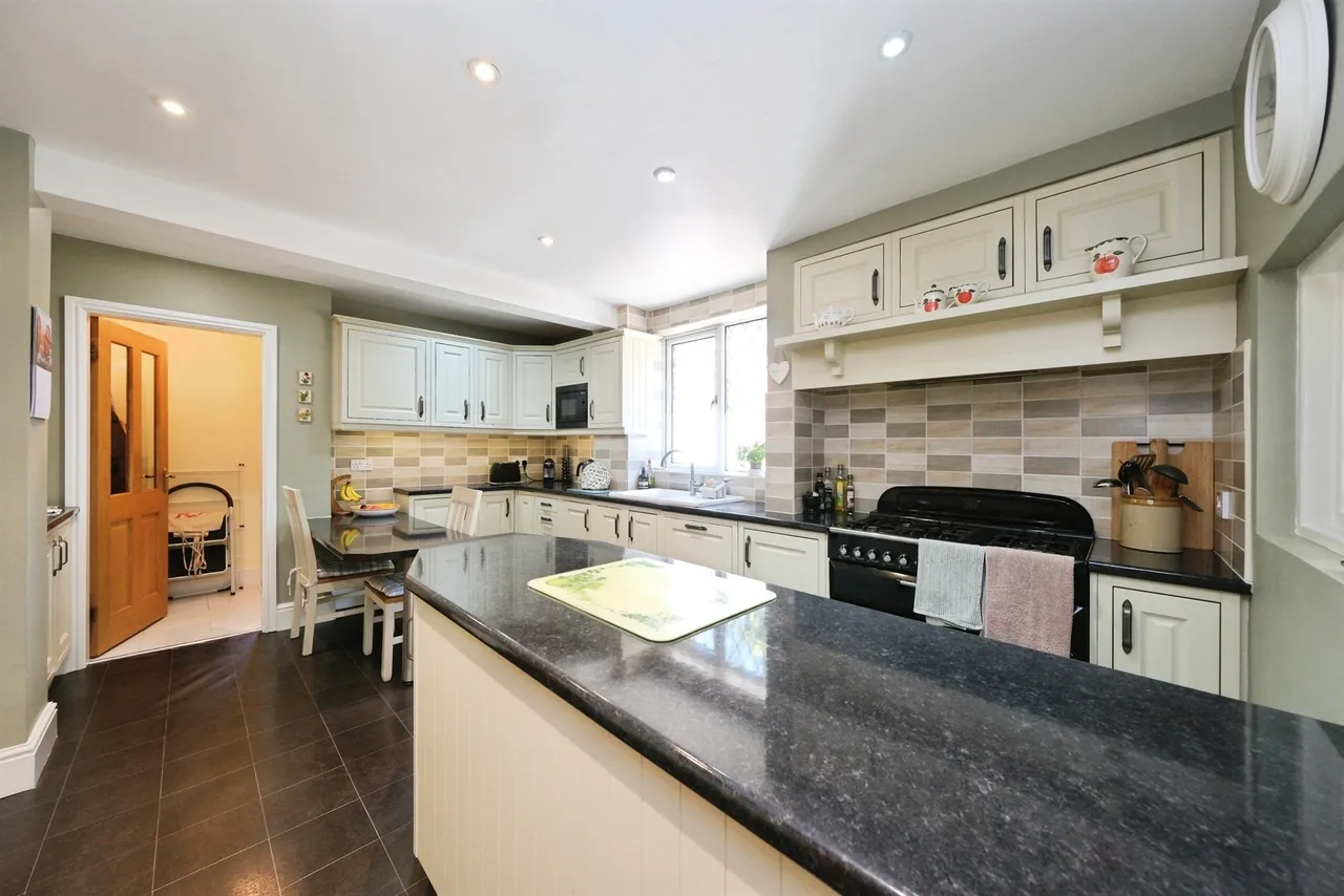 High Street, Clay Cross, S45, photo 6