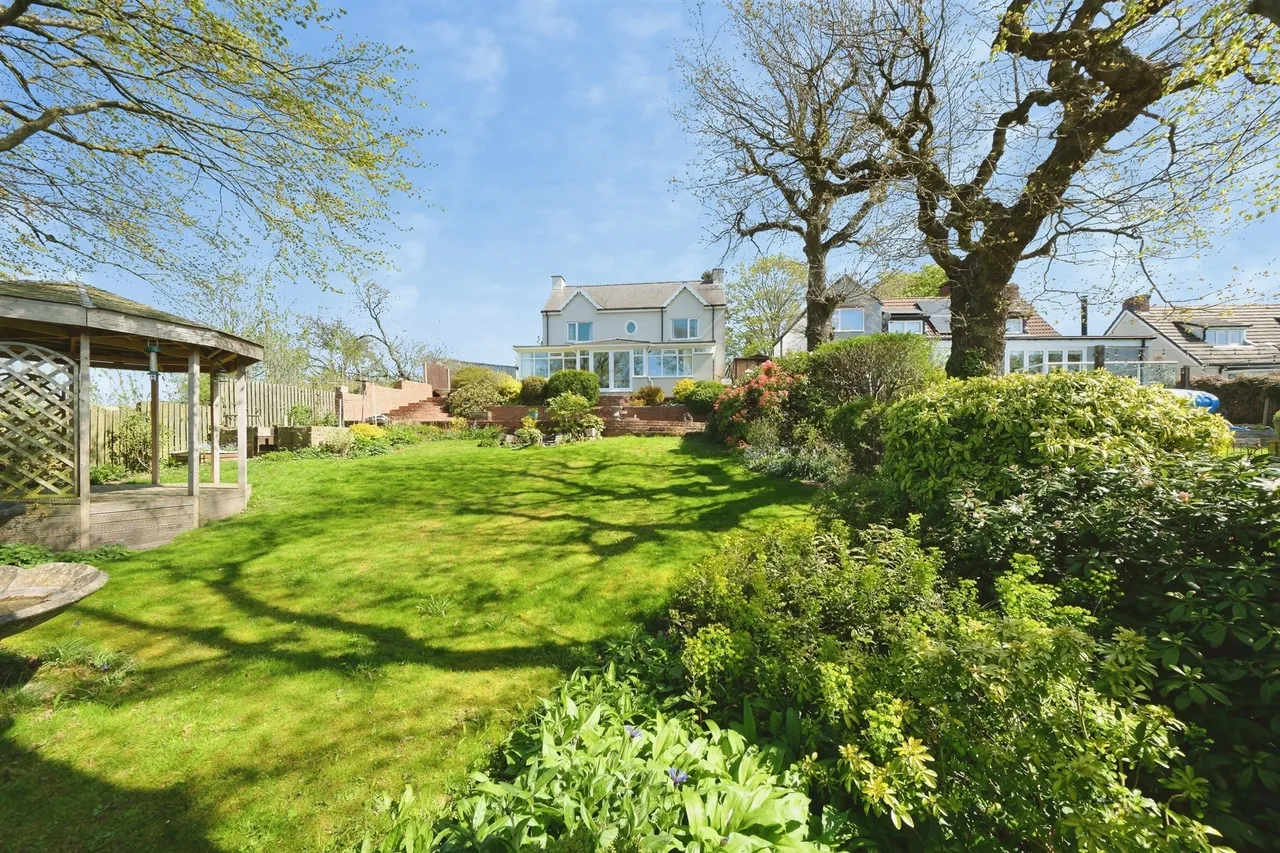 4 bed house for sale, High Street, Clay Cross, S45