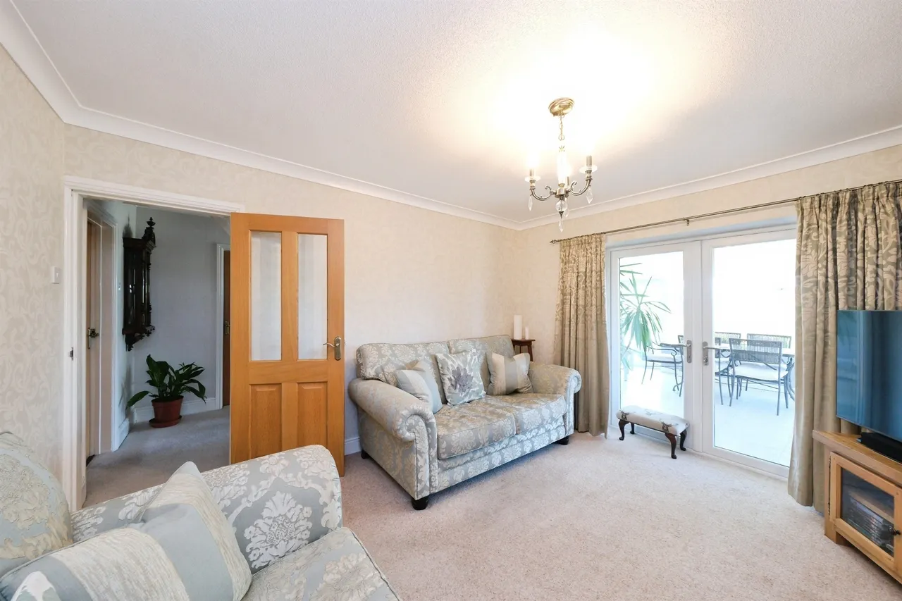 High Street, Clay Cross, S45, photo 13