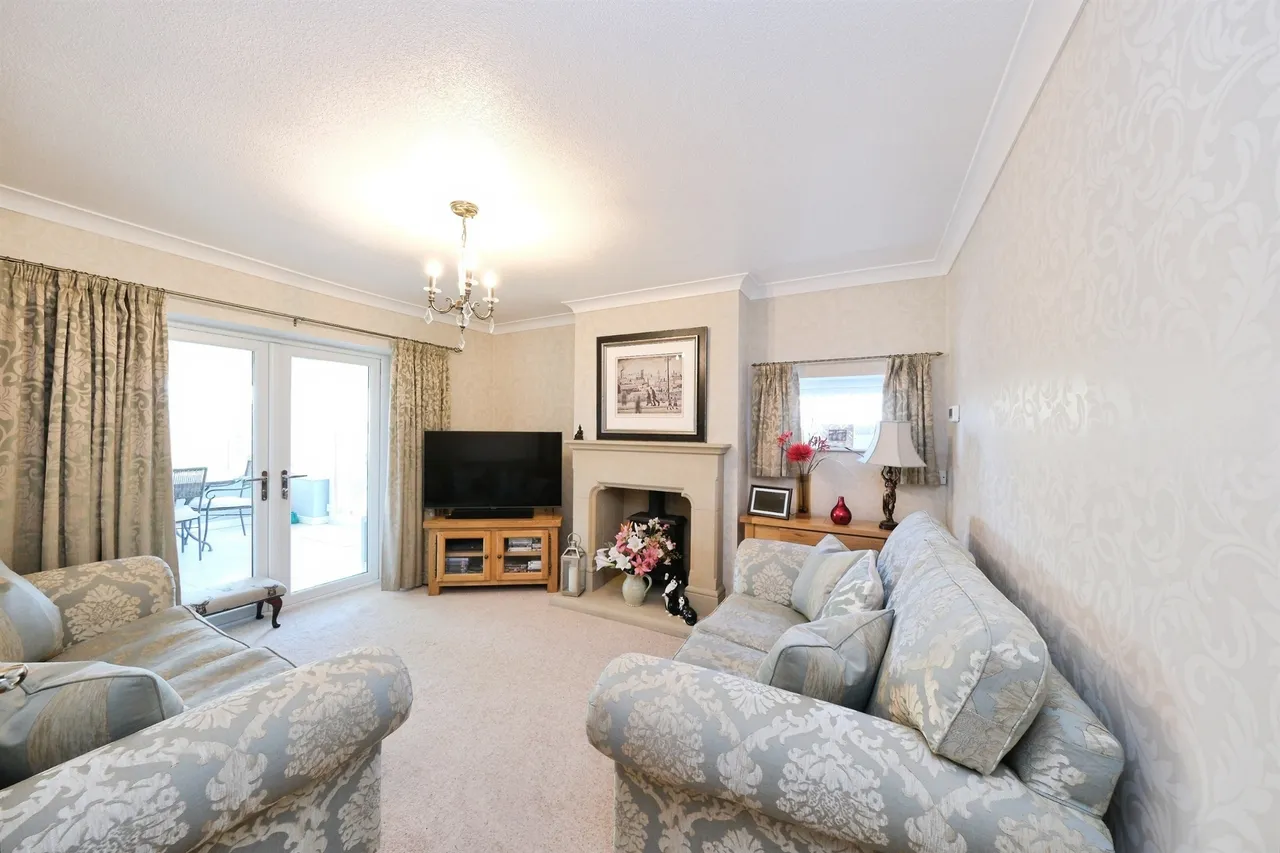 High Street, Clay Cross, S45, photo 12