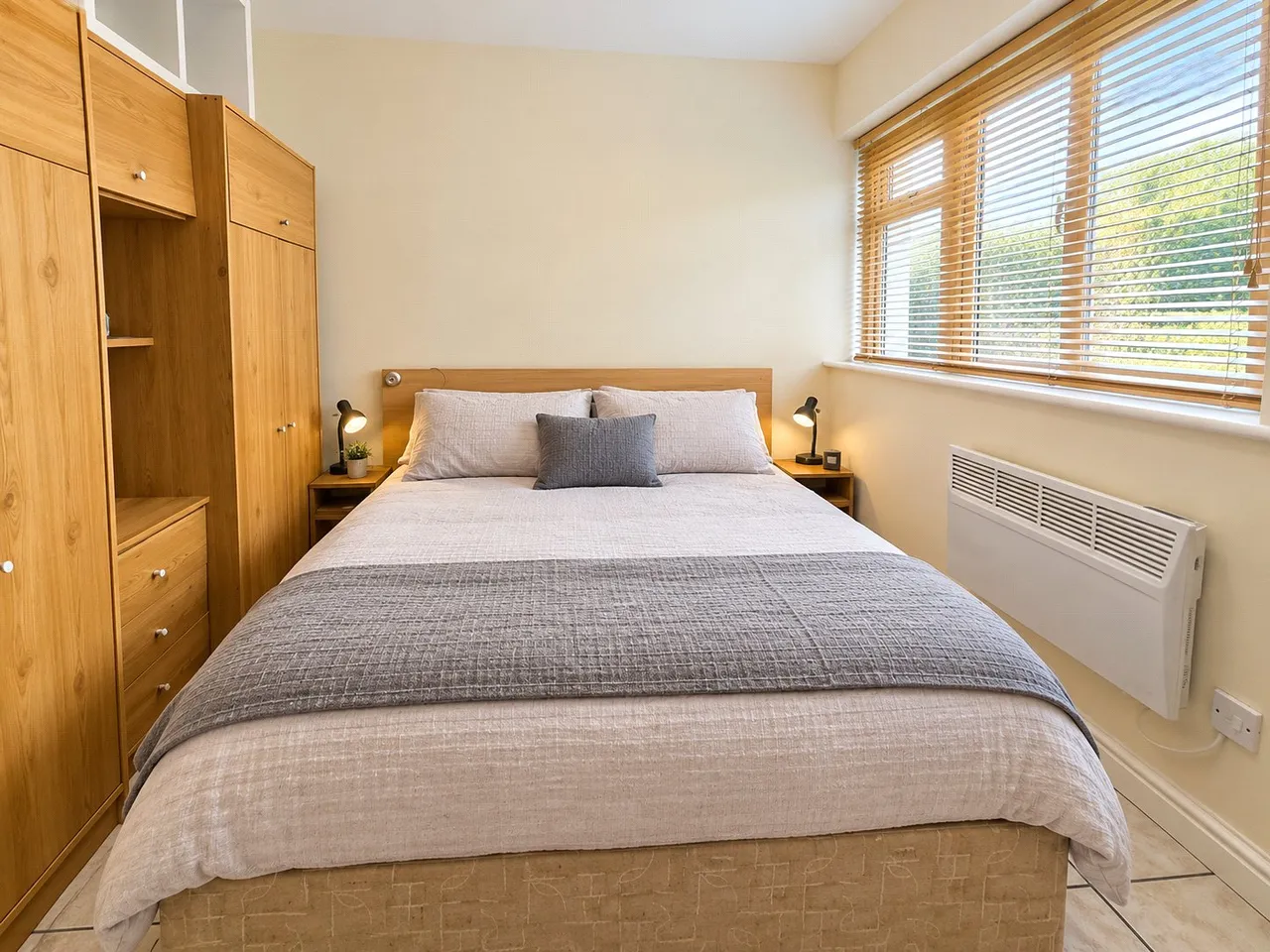 Highclere Court, Knaphill, GU21, photo 5