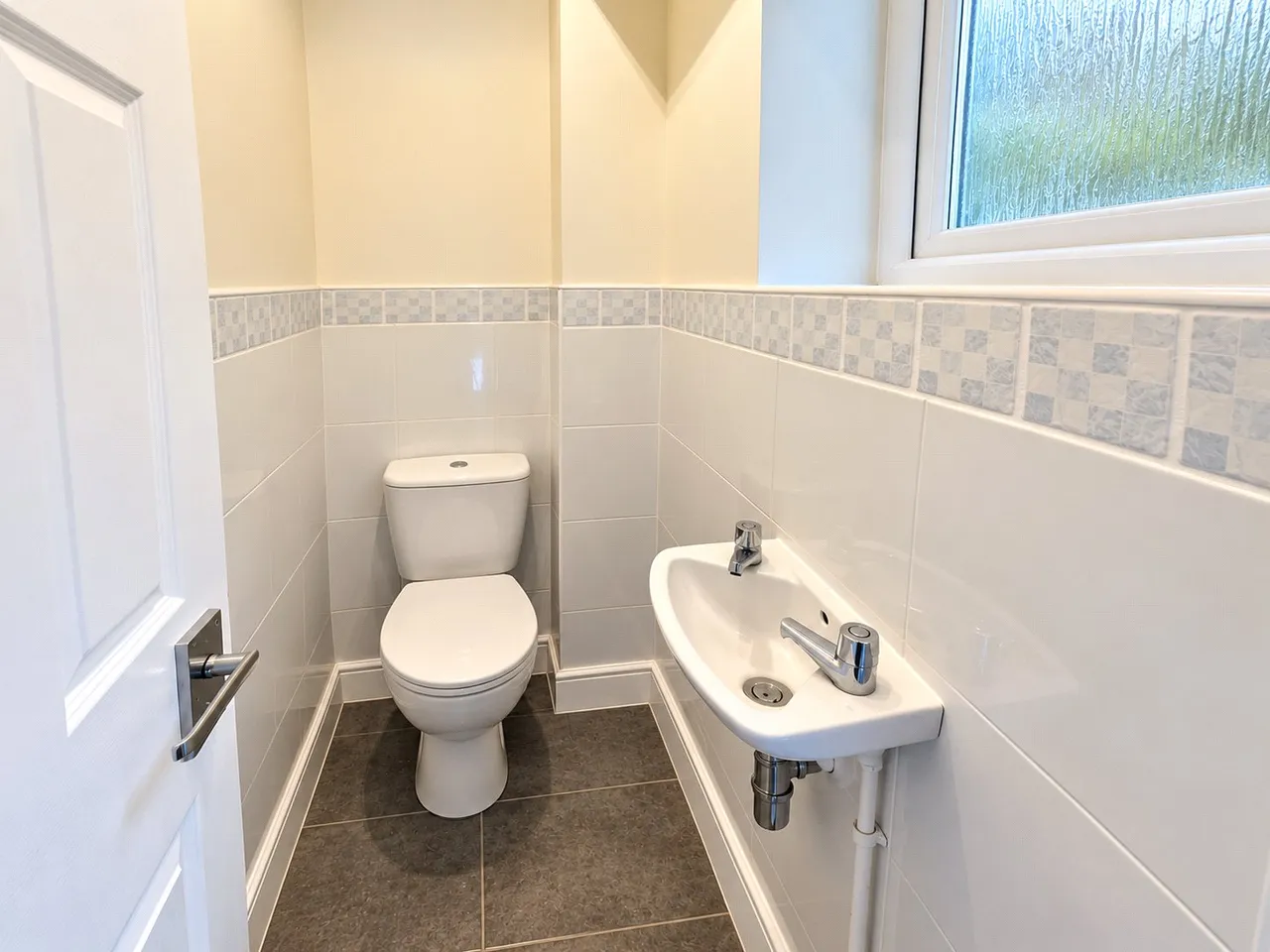 Highclere Court, Knaphill, GU21, photo 4