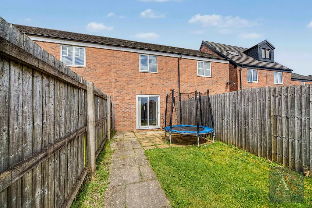 Wayfarers Way, Rochdale OL12 9EQ, photo 13