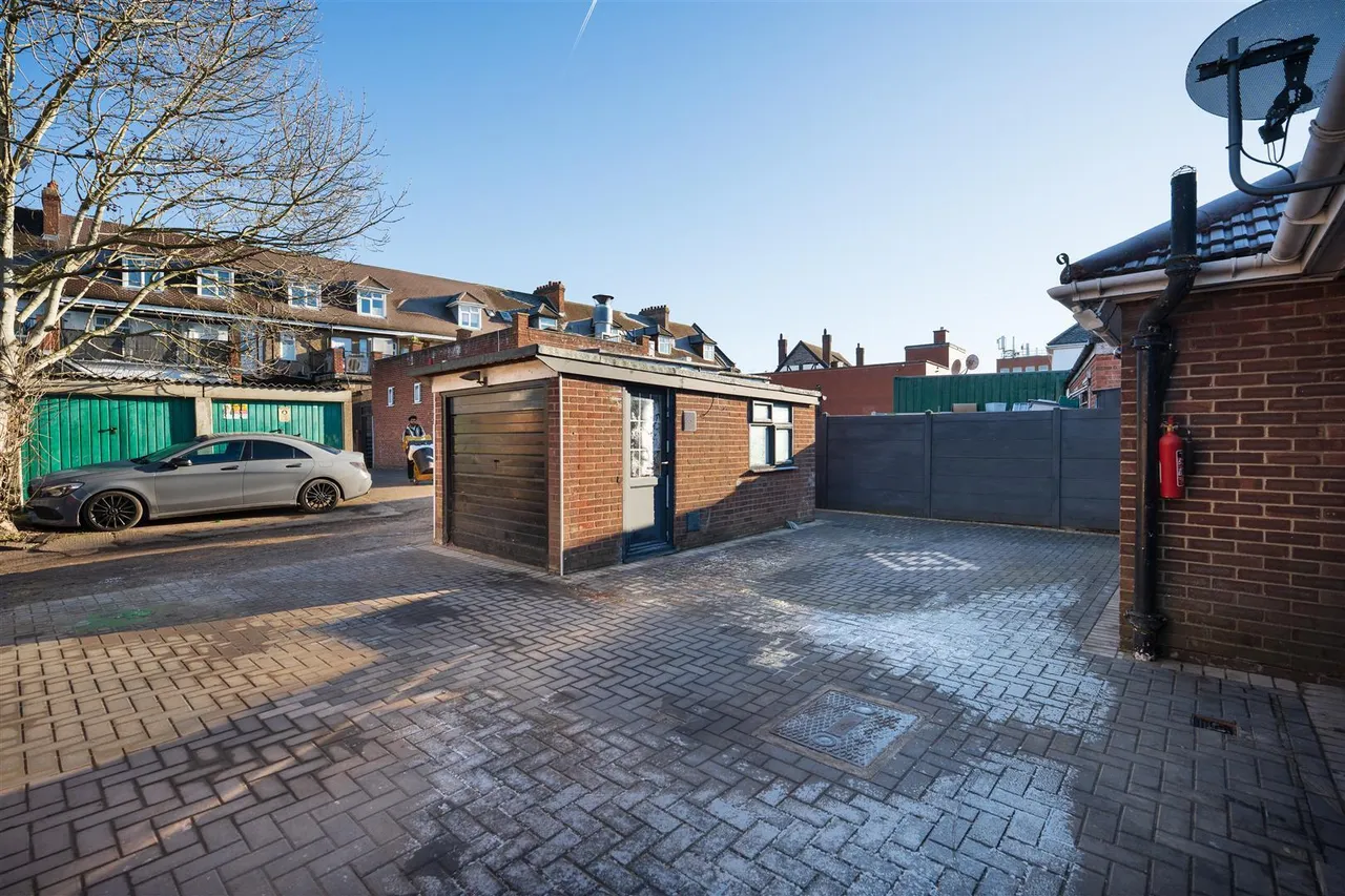 Ferrers Avenue, West Drayton, UB7, photo 9
