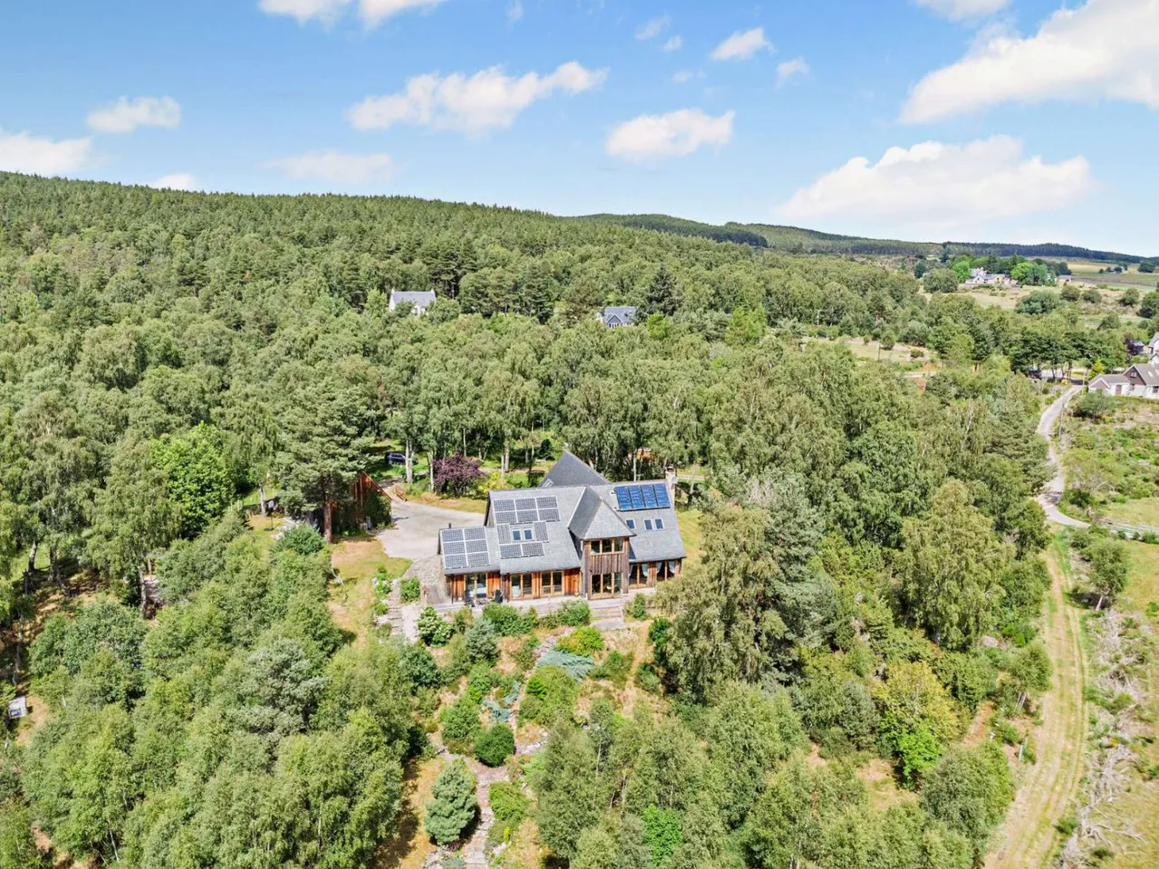 4 bed house for sale — Drumuillie, Boat Of Garten, Inverness-Shire, PH24 3BX