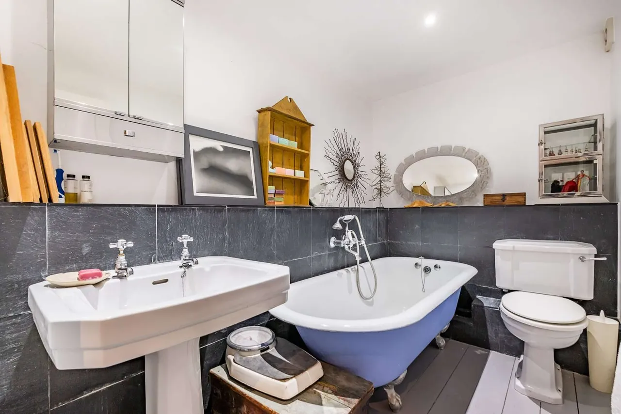 Ladbroke Gardens, London, W11, photo 15