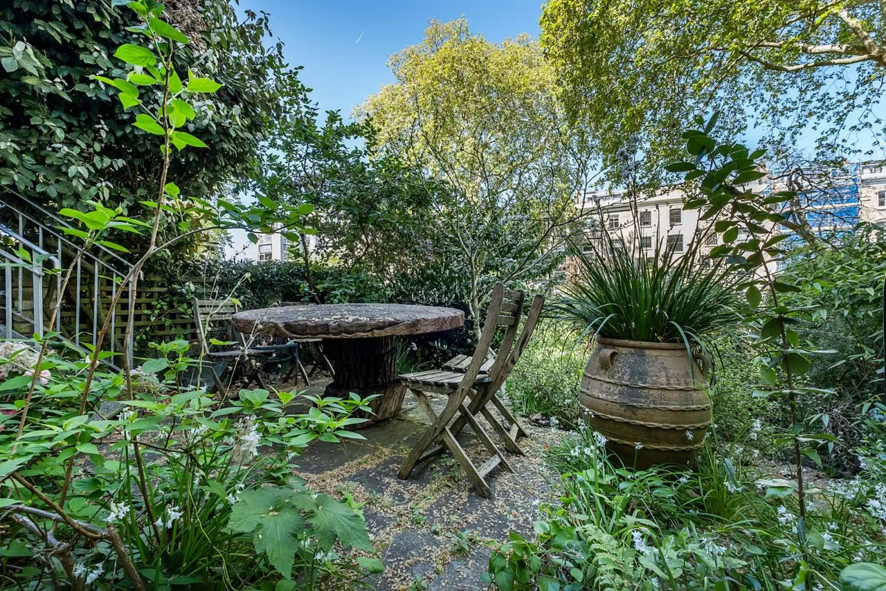 Ladbroke Gardens, London, W11, photo 12
