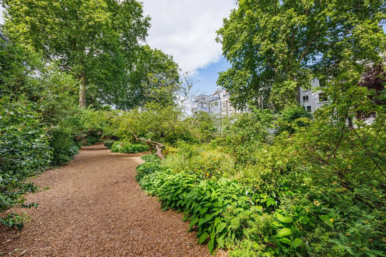 Ladbroke Gardens, London, W11, photo 19