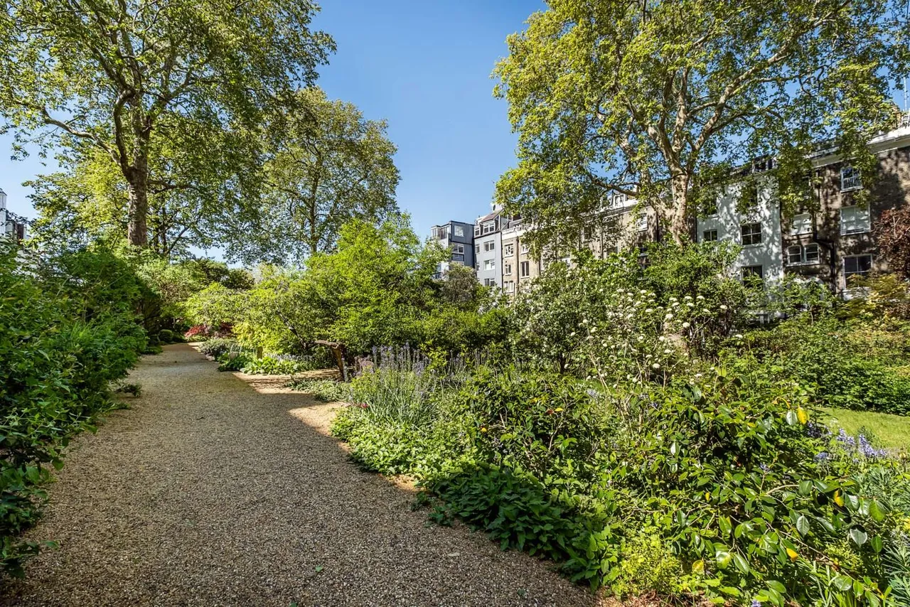 Ladbroke Gardens, London, W11, photo 17