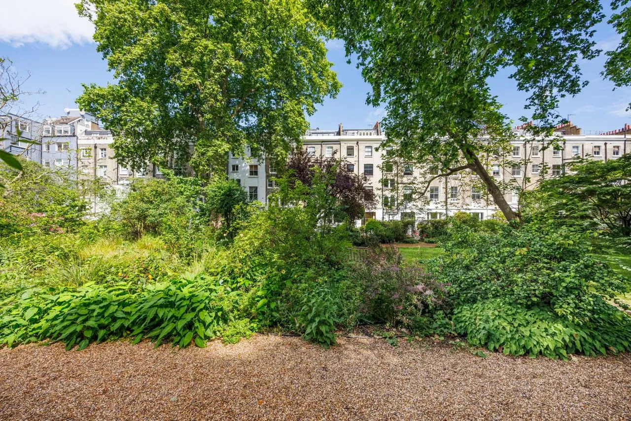 Ladbroke Gardens, London, W11, photo 18