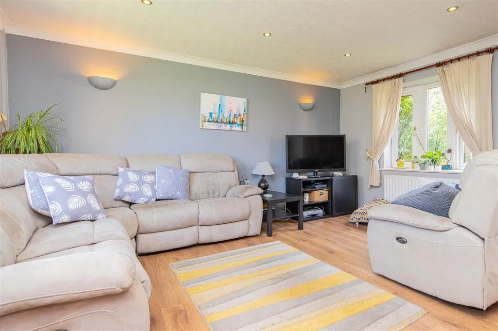 Walsingham Avenue, Kettering, photo 5