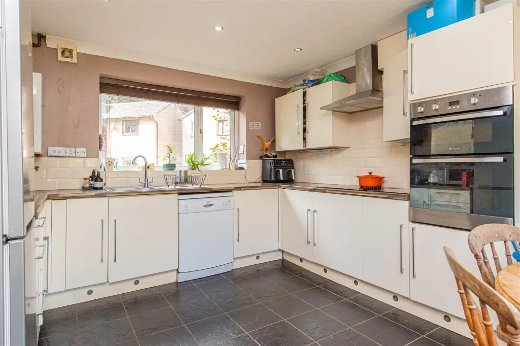 Walsingham Avenue, Kettering, photo 8