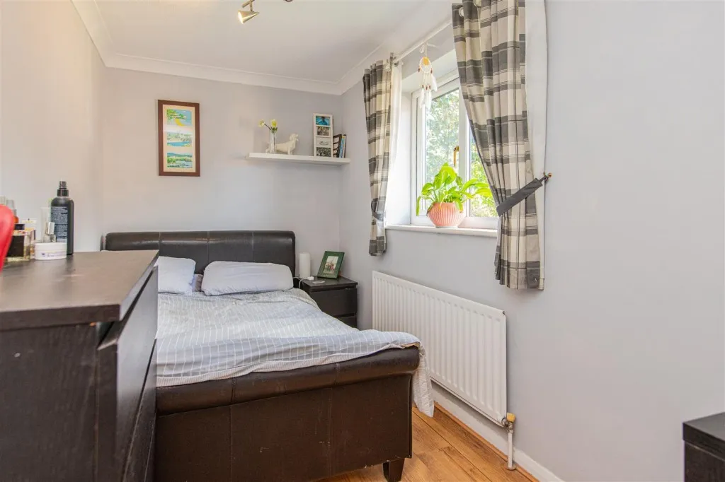 Walsingham Avenue, Kettering, photo 12