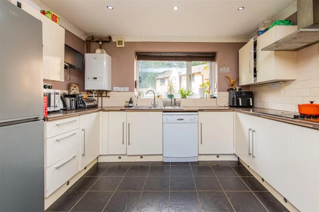 Walsingham Avenue, Kettering, photo 6