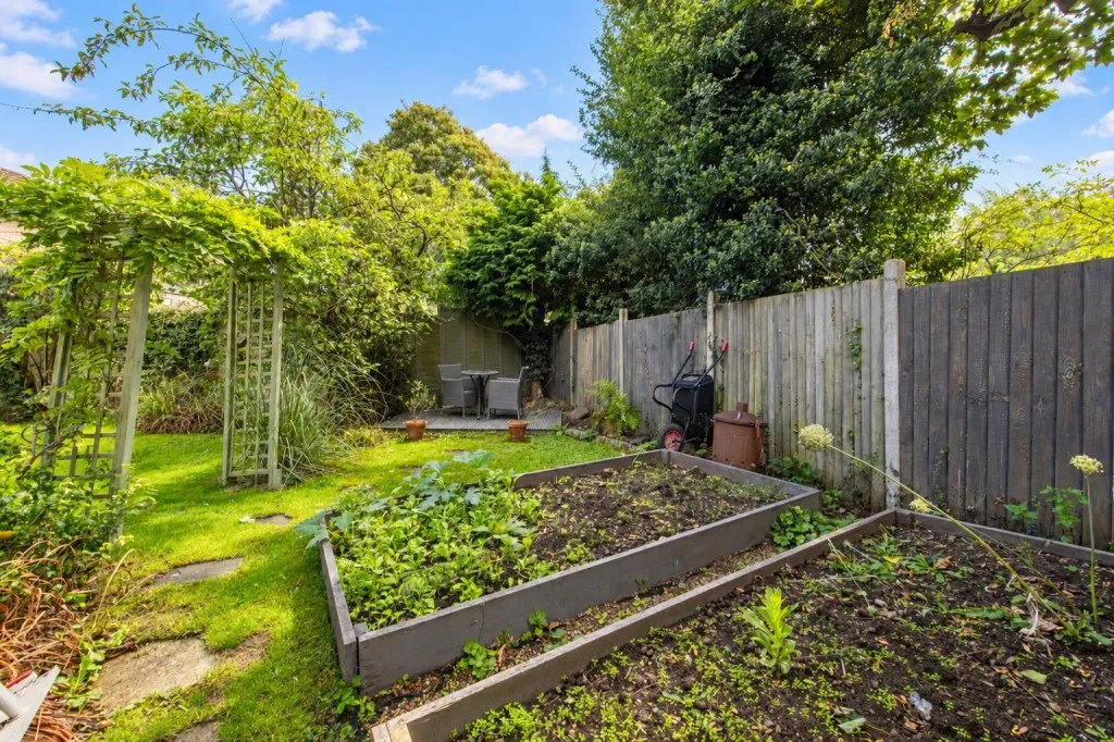 Walsingham Avenue, Kettering, photo 16