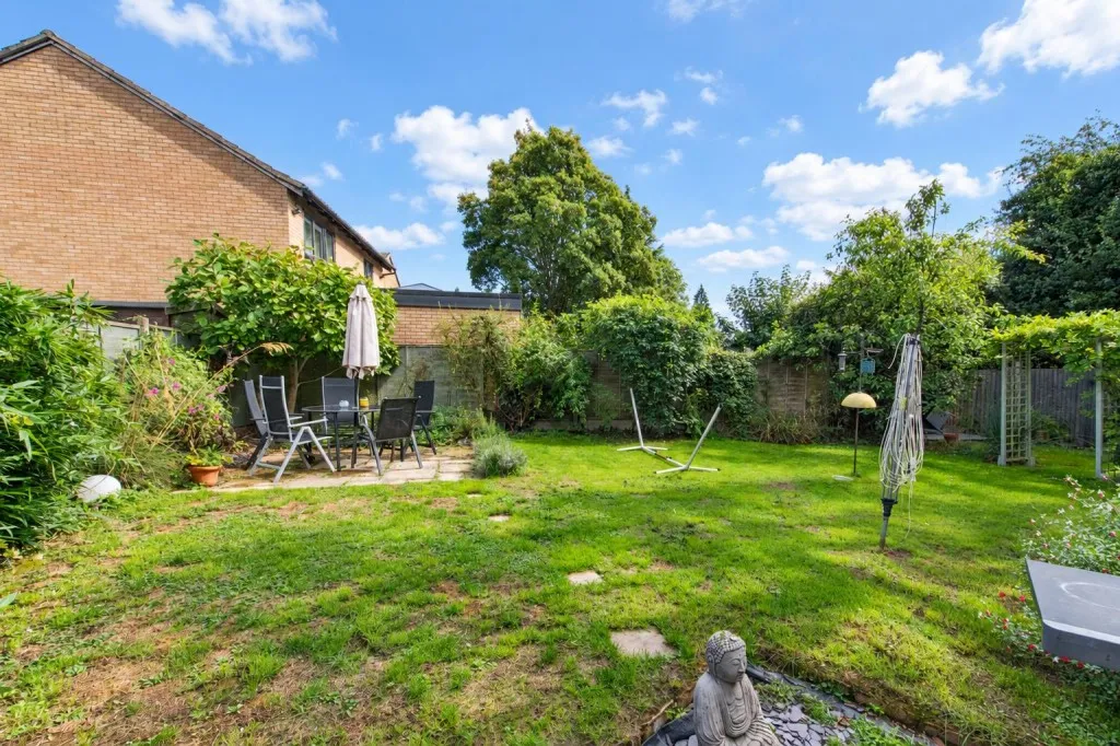 Walsingham Avenue, Kettering, photo 17