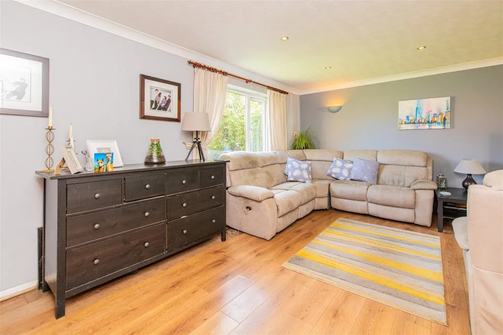 Walsingham Avenue, Kettering, photo 9