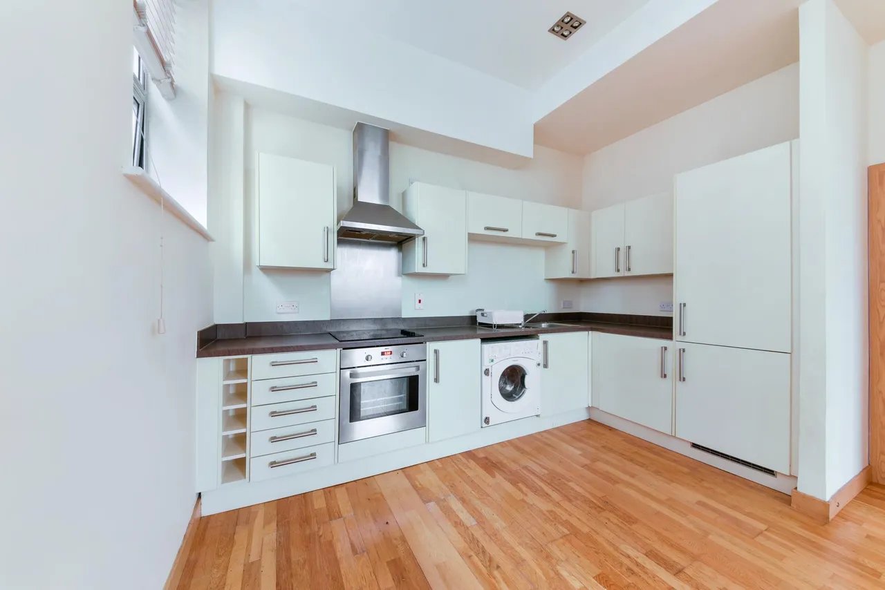 Academy Court, London, RM8, photo 4