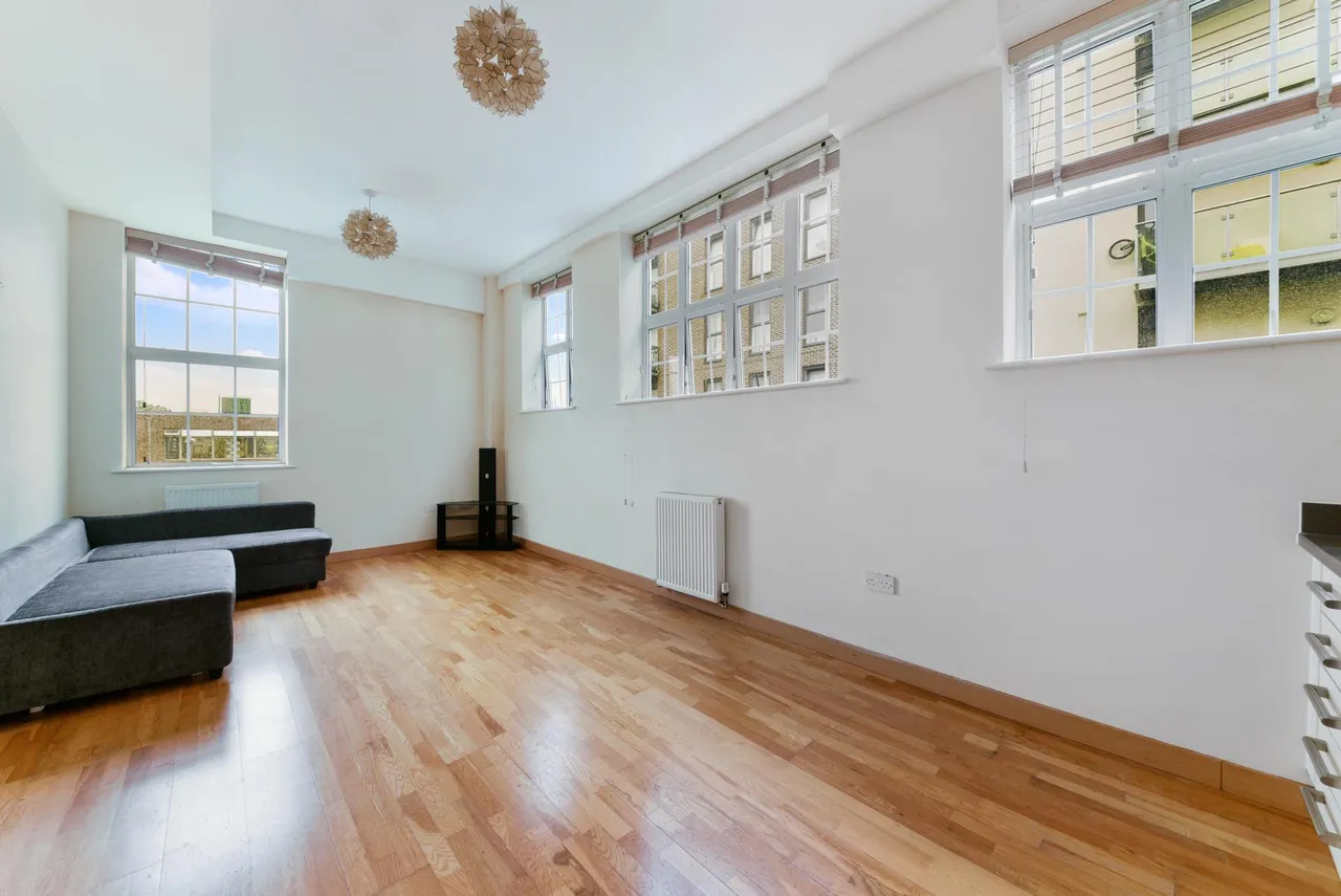 2 bed flat for sale, Academy Court, London, RM8