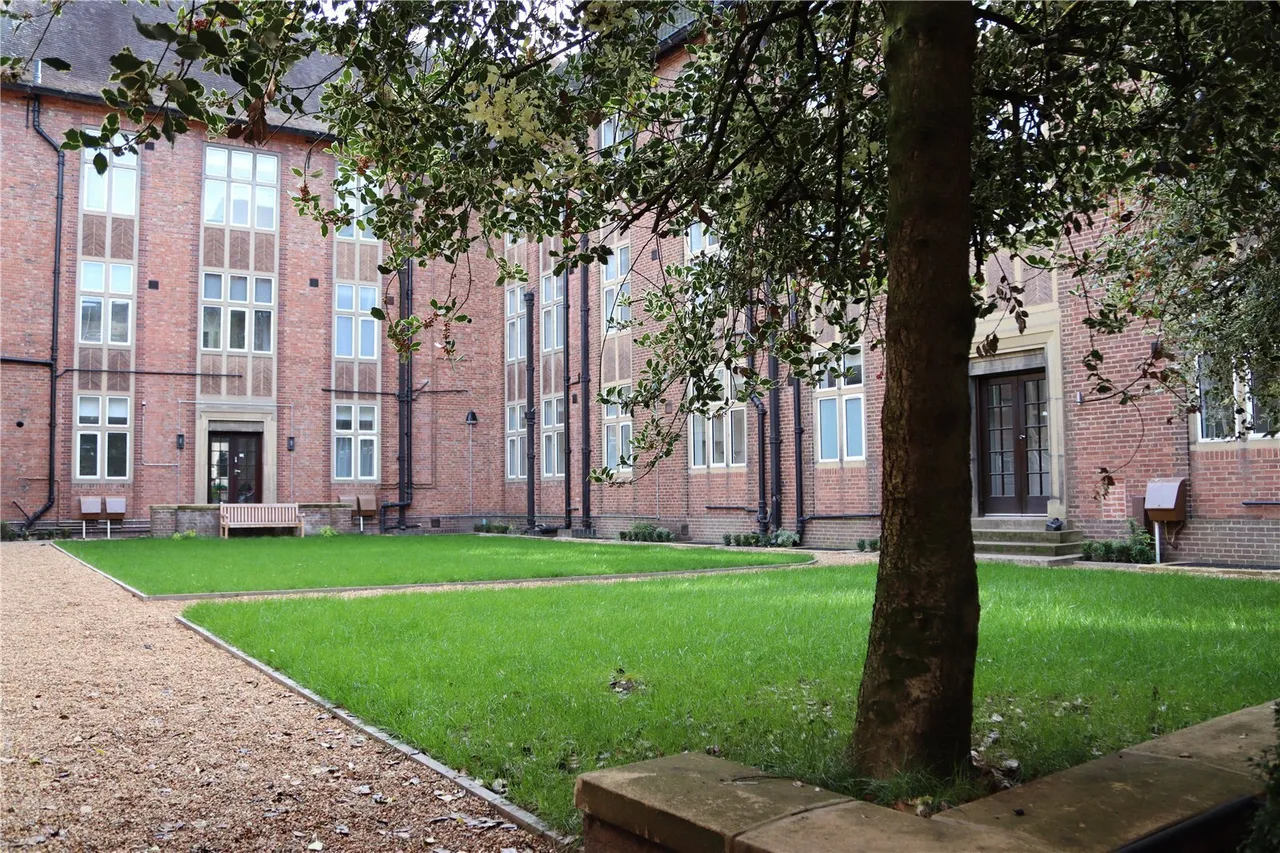 St. Marys Gate, Derby, DE1, photo 8