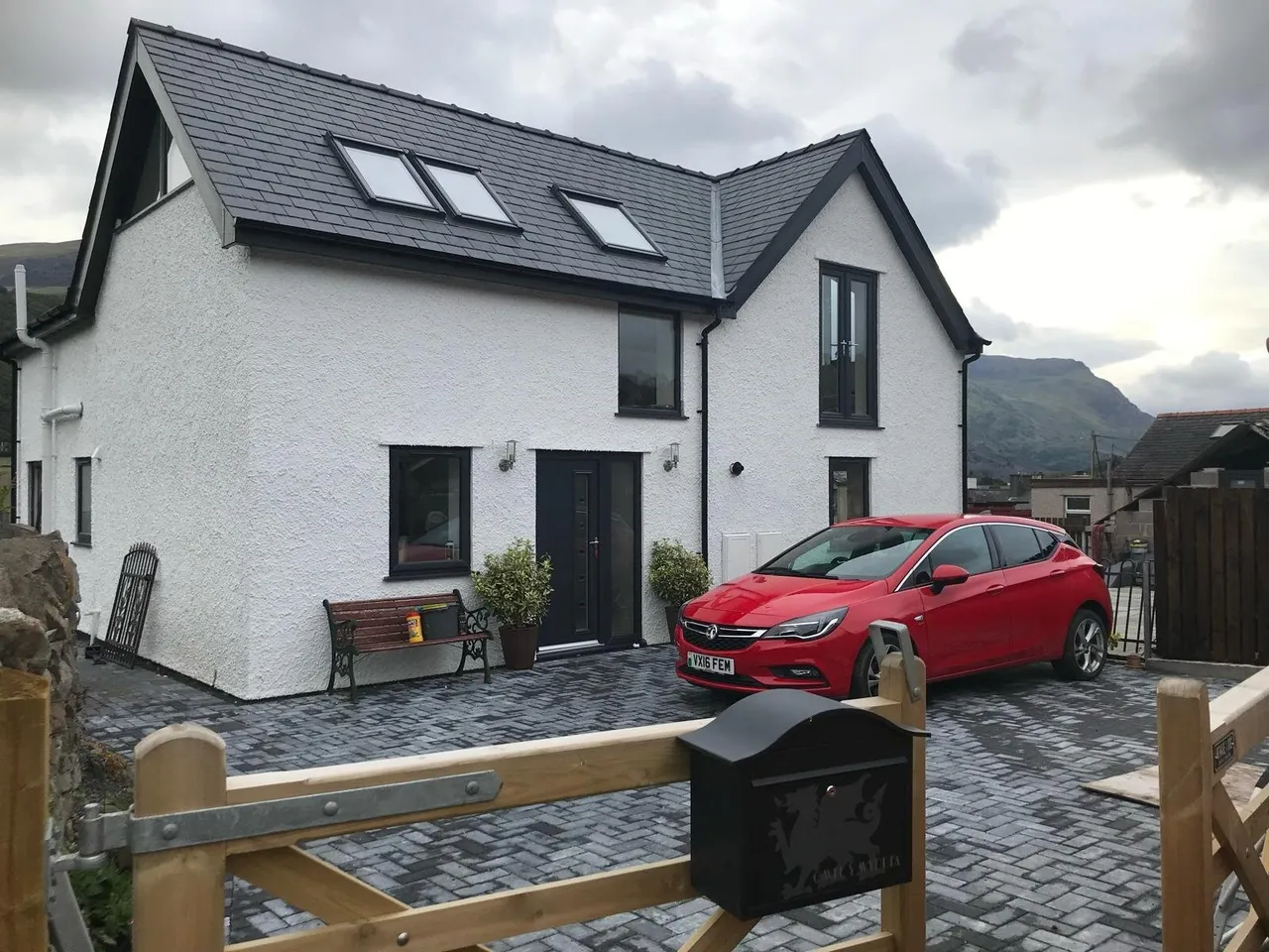 4 bed house for sale, Warden Street, Llanberis