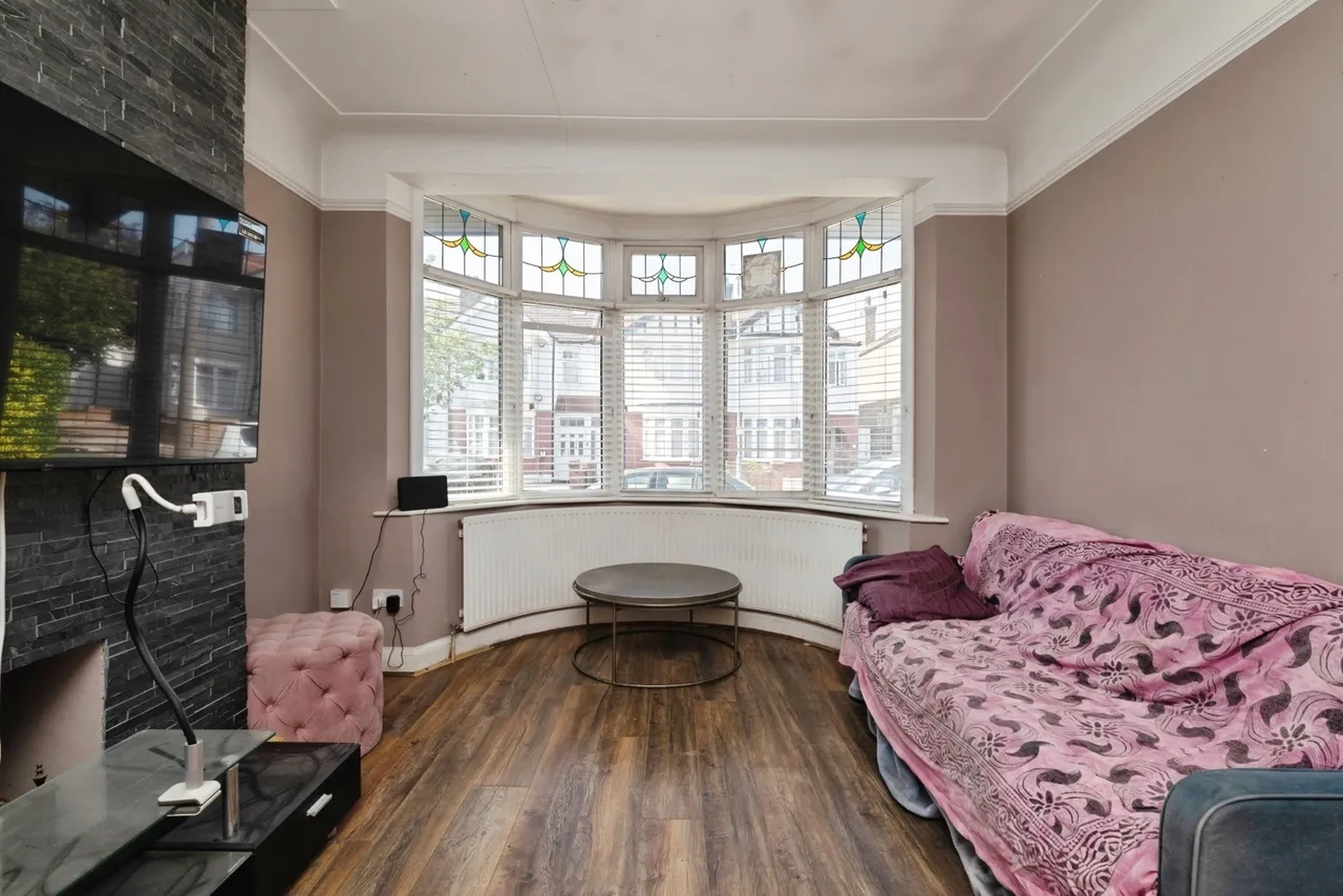 Waterloo Road, Barkingside, Ilford, IG6, photo 2