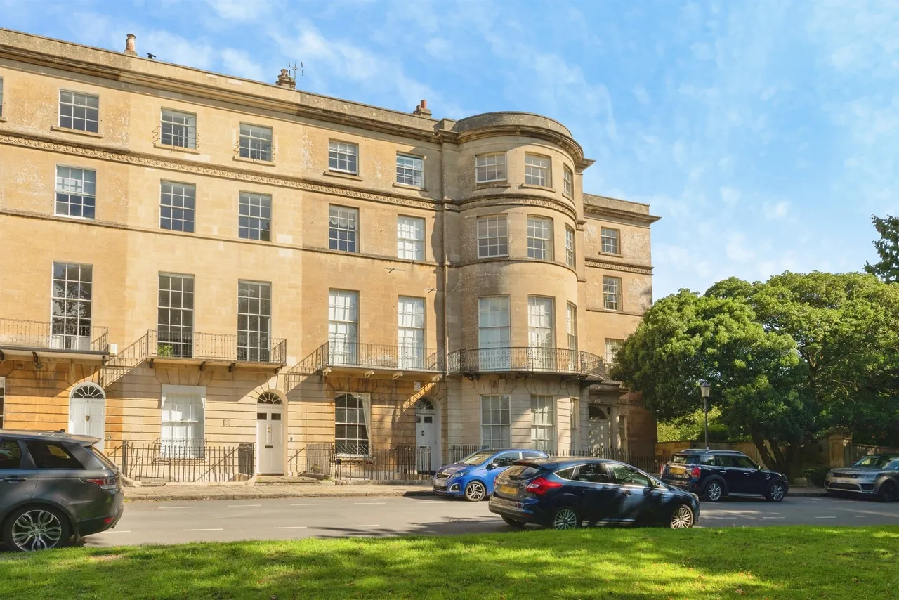 3 bed flat to rent, Sion Hill, BA1