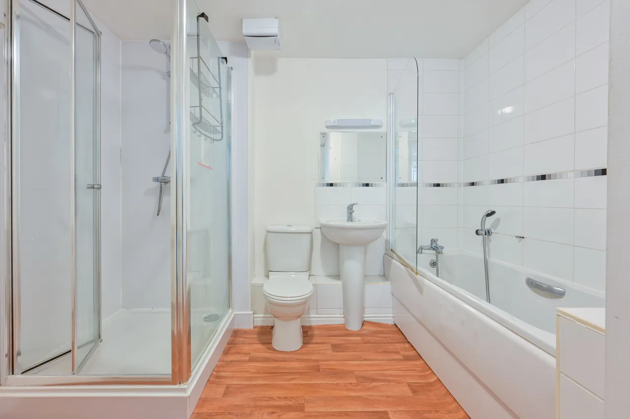 4 Canvas Court, Kings Road, Haslemere, photo 2