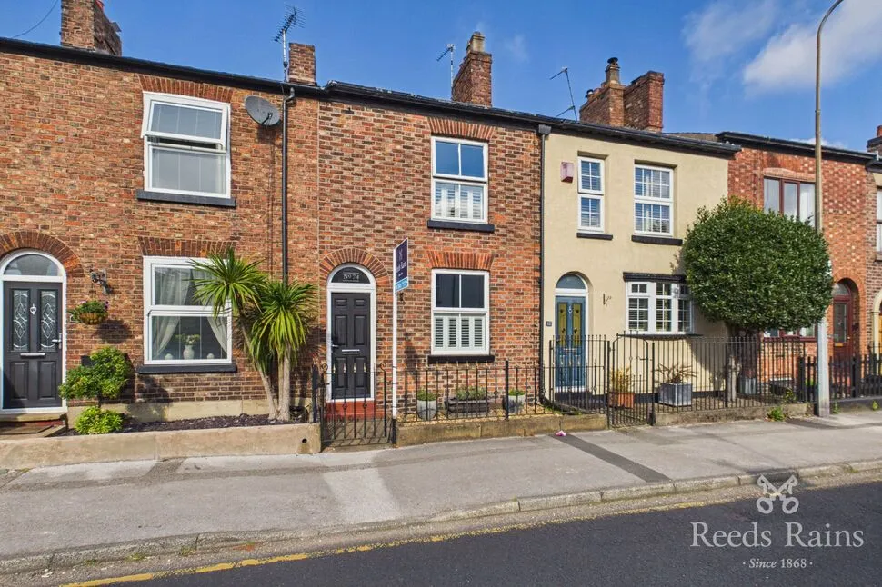 2 bed house for sale, Chester Road, Macclesfield, SK11