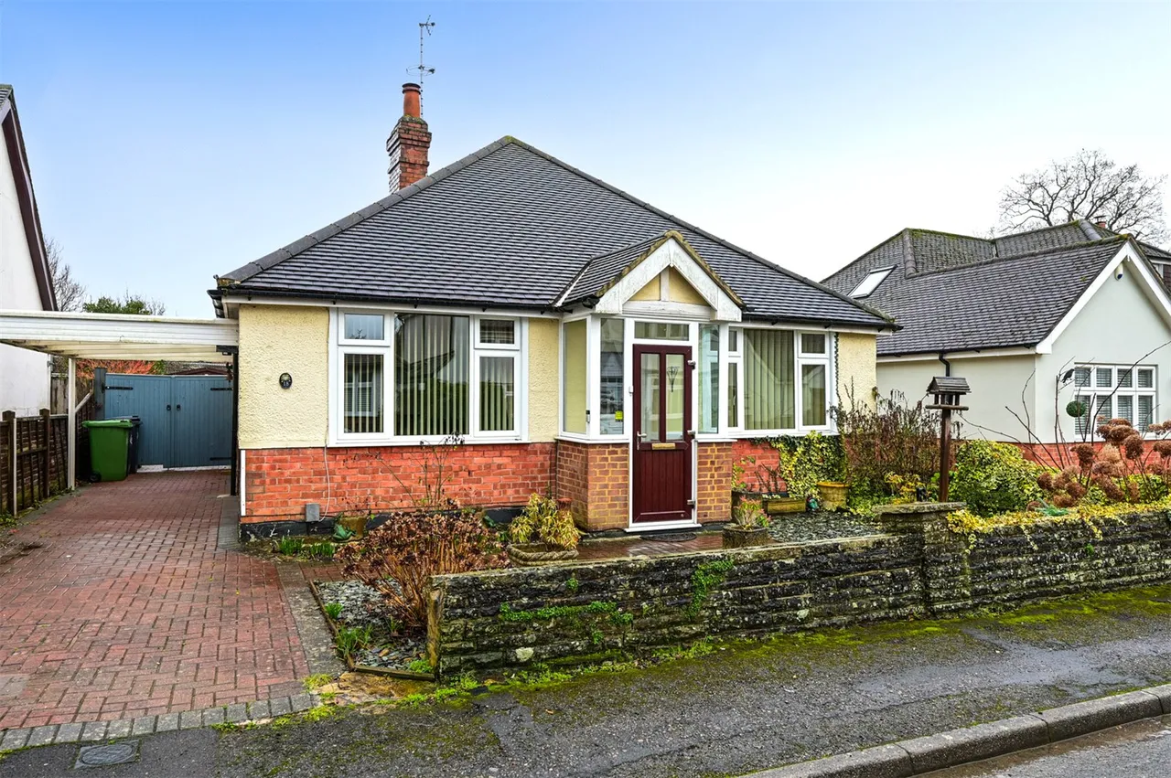 2 bed house for sale, Jubilee Road, Mytchett, GU16