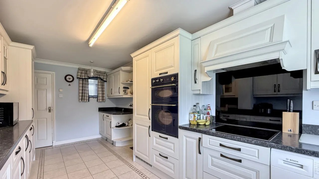 Highbury Park, Warminster, photo 6
