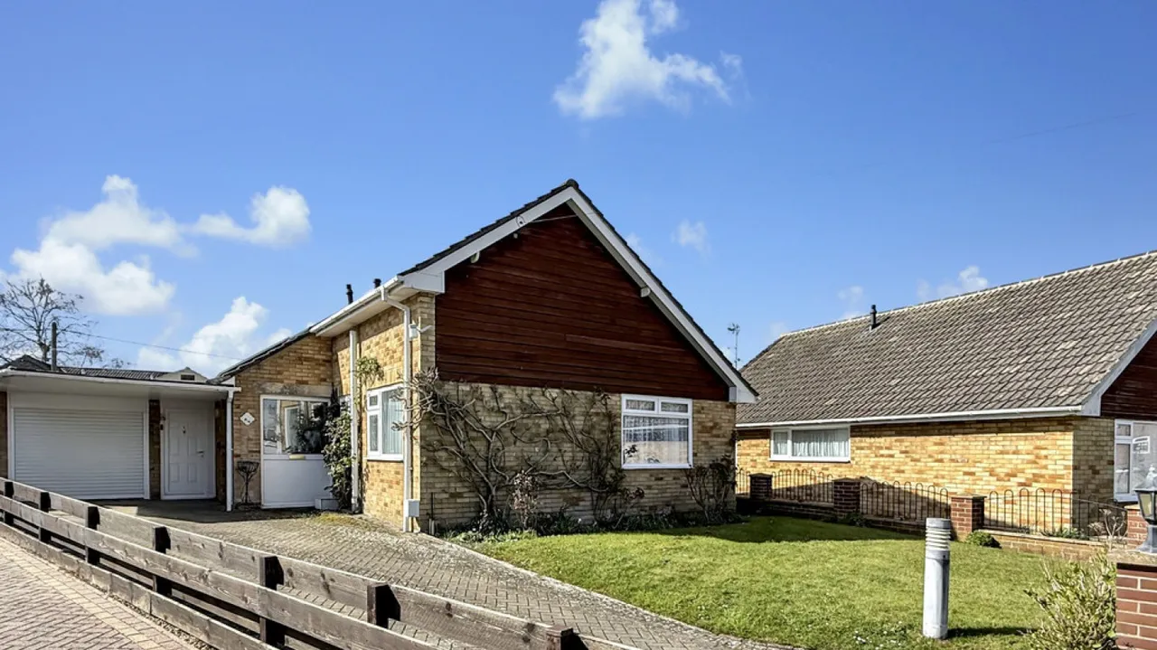 Highbury Park, Warminster, photo 2