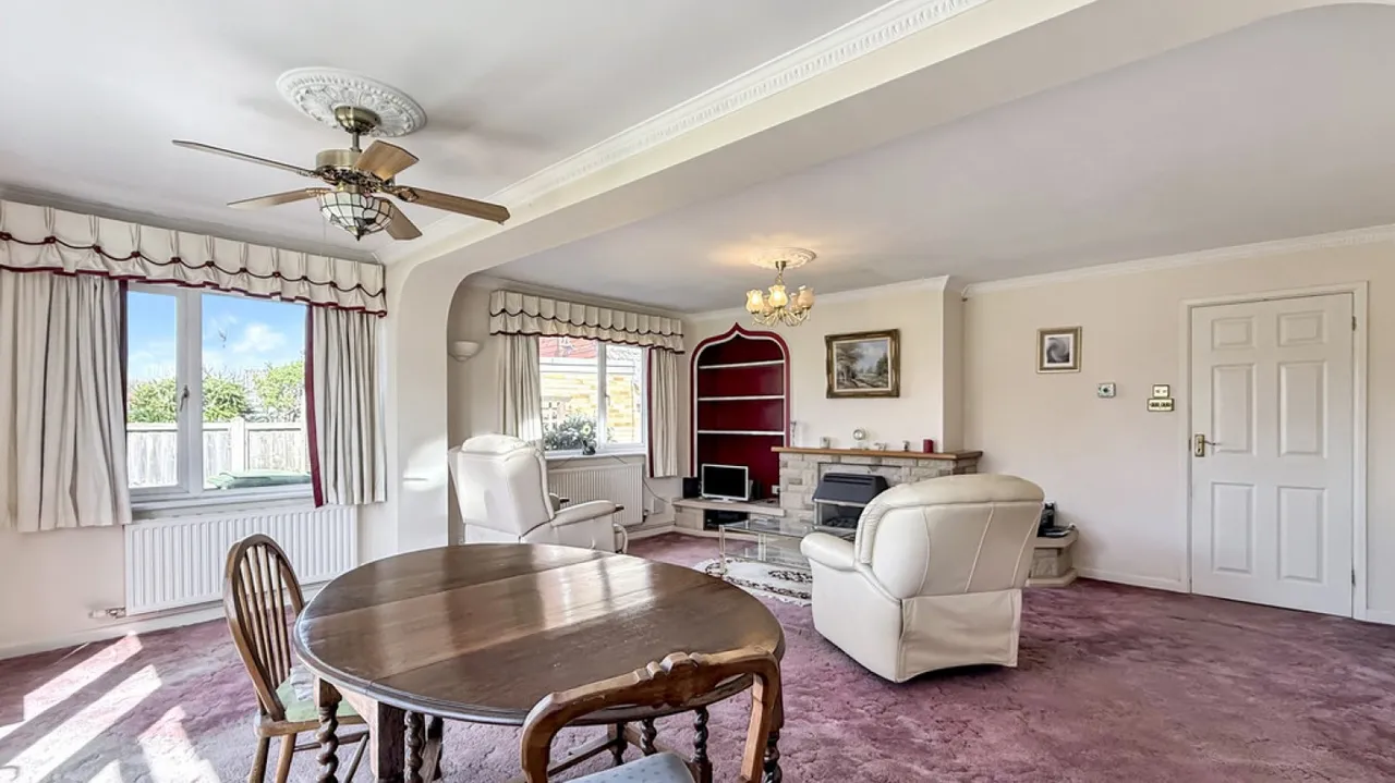 Highbury Park, Warminster, photo 4