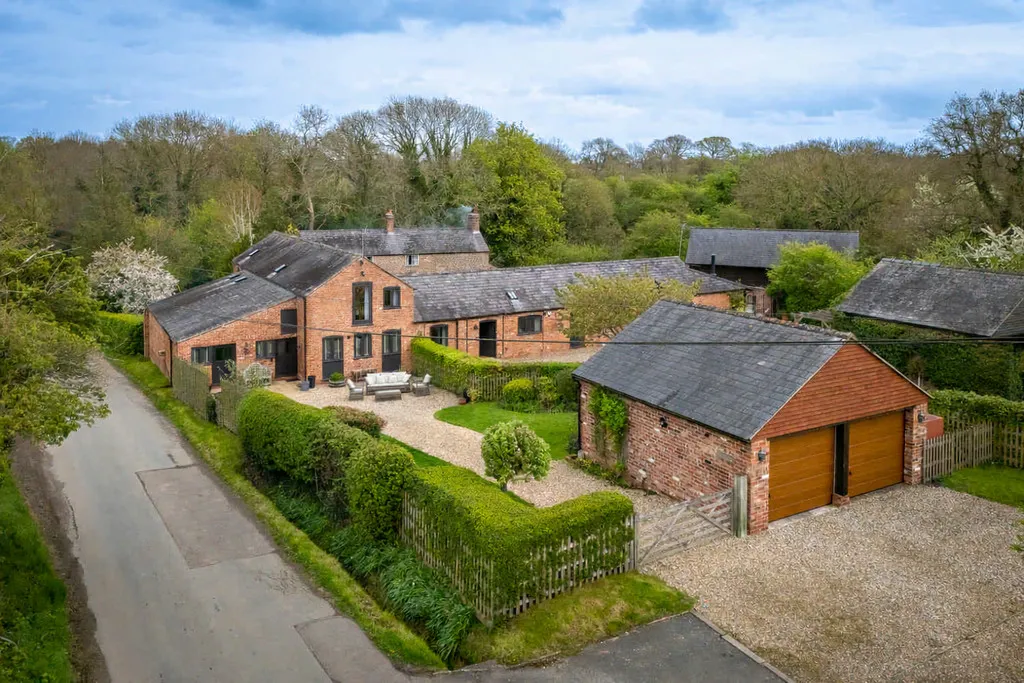 5 bed barn conversion for sale, Tallarn Green, Malpas