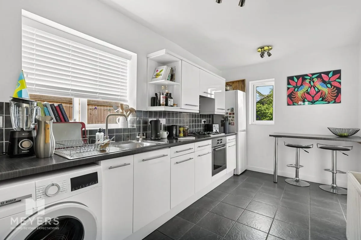 Southwick Road, Bournemouth, BH6, photo 4