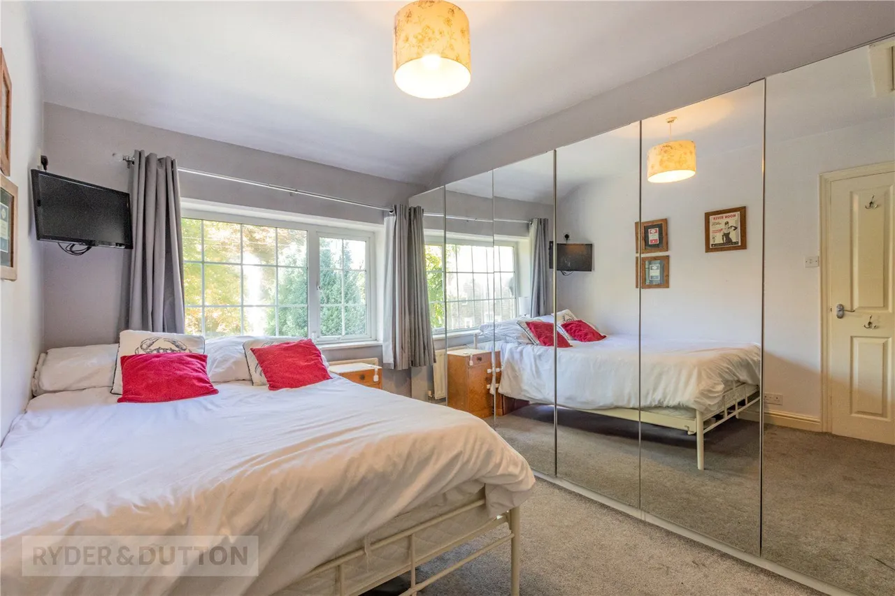 Grove Road, Uppermill, OL3, photo 13