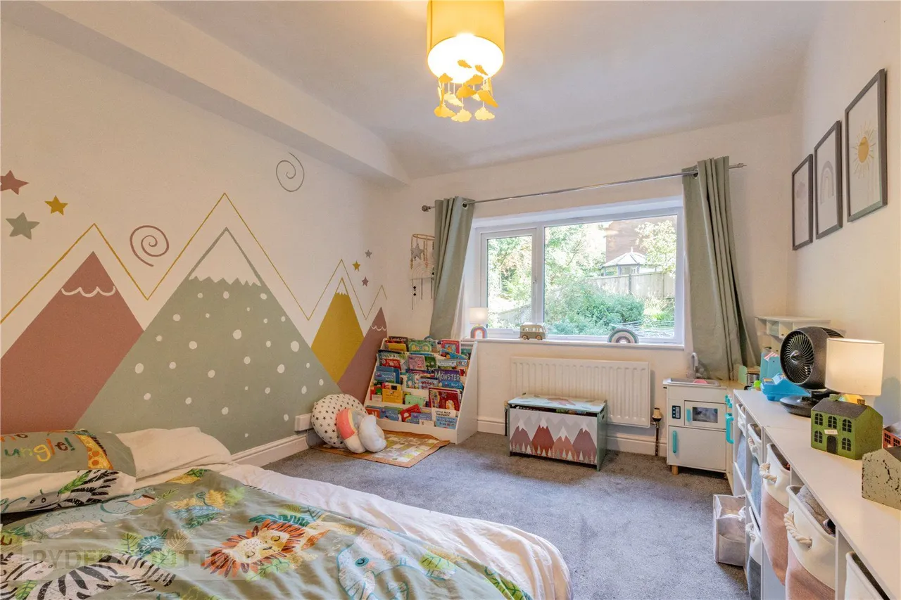 Grove Road, Uppermill, OL3, photo 17