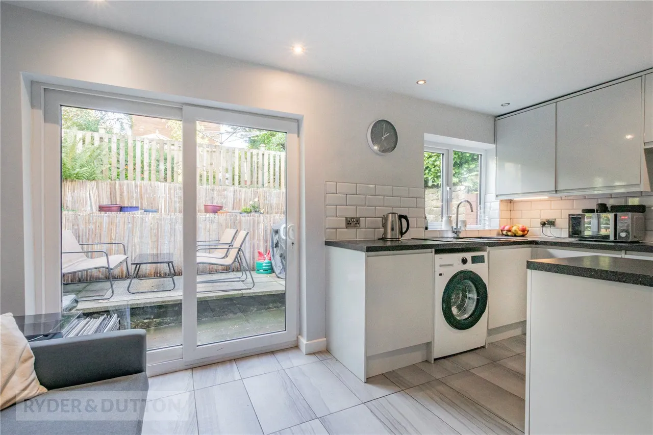Grove Road, Uppermill, OL3, photo 8