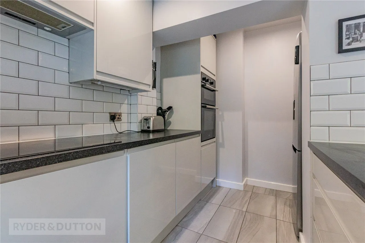 Grove Road, Uppermill, OL3, photo 10