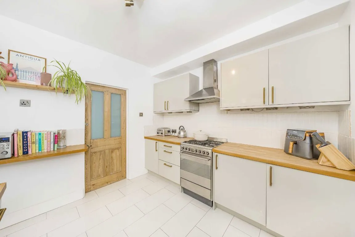 Aslett Street, SW18, photo 2