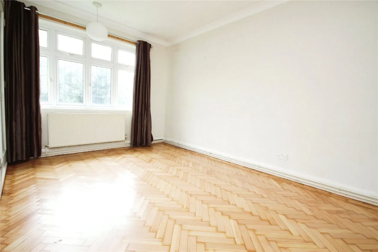 Grange Court, Upper Park, Loughton, IG10, photo 3