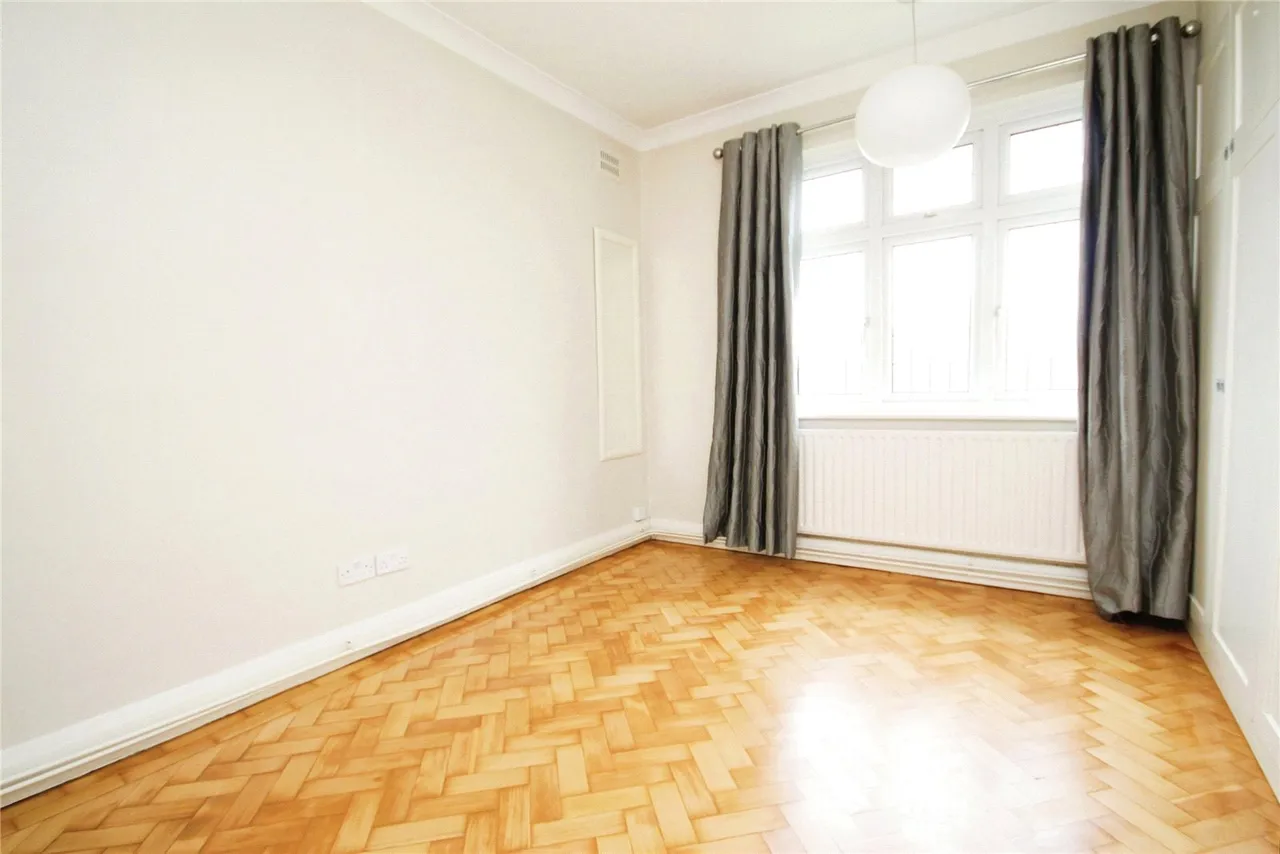 Grange Court, Upper Park, Loughton, IG10, photo 4