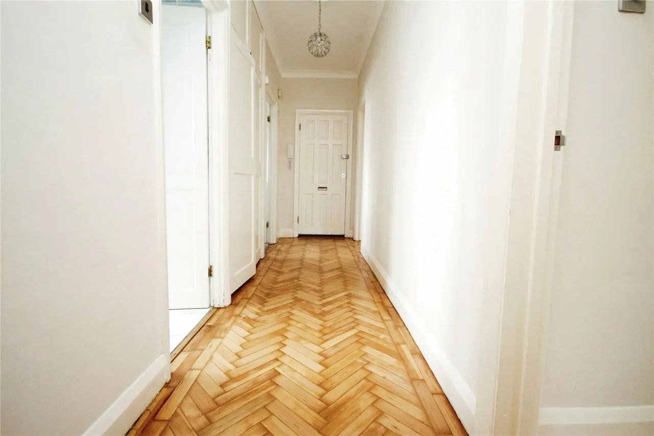 Grange Court, Upper Park, Loughton, IG10, photo 5