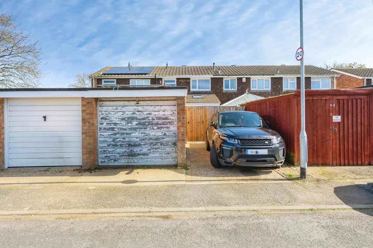 Salcombe Close, Bedford, Bedfordshire, MK40, photo 9