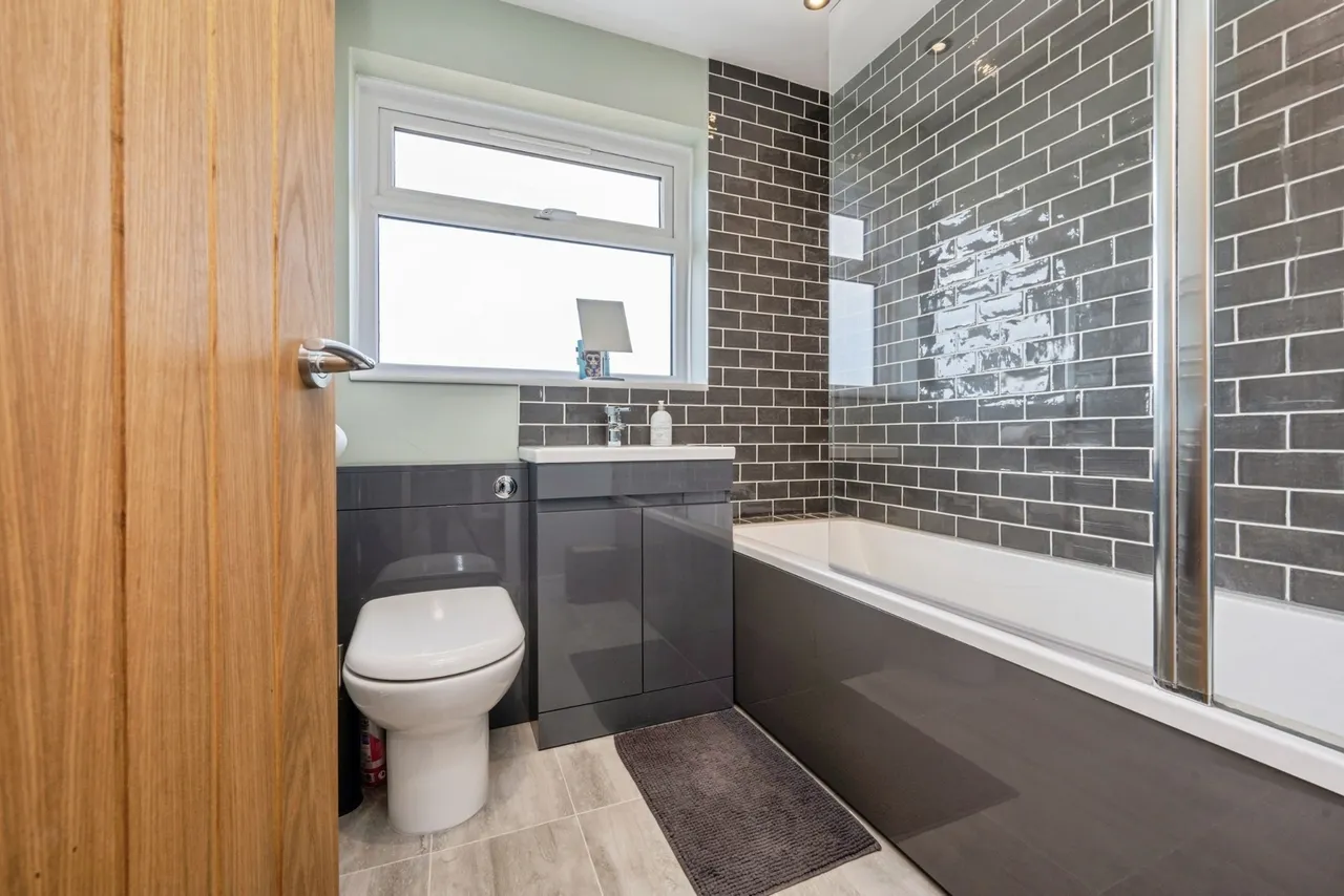 Salcombe Close, Bedford, Bedfordshire, MK40, photo 13